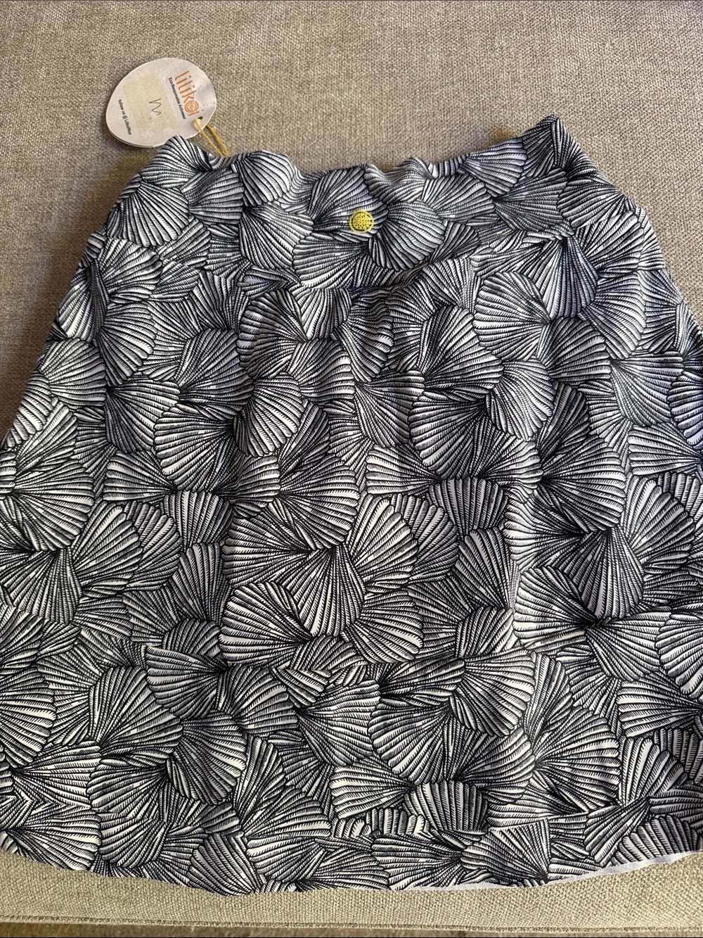 Lilikoi skort. New with tags. Size medium. Flare with a ruffle